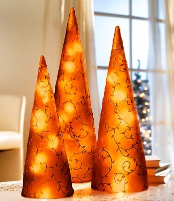 Lámpák és csillárok a kezüket arra karácsonyfa füzér, női csapat