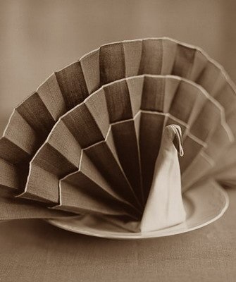 Vázlatait origami szalvéta az asztalra, mesterkurzusok hajtogatással és video tutorials