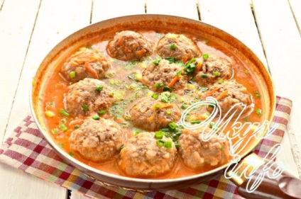 Húsgombóc szósszal egy serpenyőben recept fényképpel (pan) Húsgombóc szósszal egy serpenyőben recept egy fotó