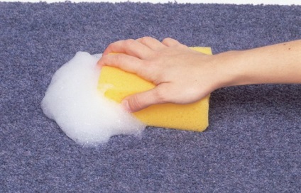 Vegytisztítás szőnyeg és más módszerek eltávolítani a foltokat a padló
