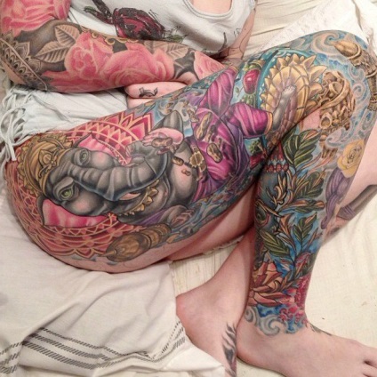 Női tetoválás a lábán - fotók, vázlatok és egy tetoválás a lábán a lányok