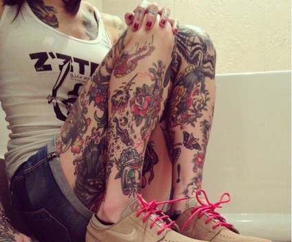 Női tetoválás a lábán - fotók, vázlatok és egy tetoválás a lábán a lányok