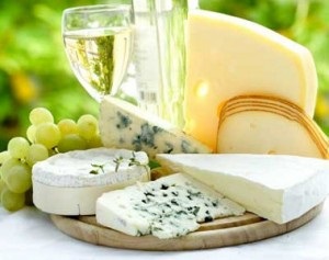 Hogyan lehet kombinálni a sajt és a bor