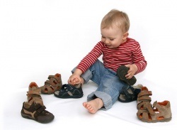 Hogyan válasszuk ki a nyári baba cipő