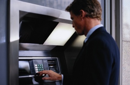 Hogyan kell viselkedni, ha az ATM nem ad a kártya - lépésről lépésre