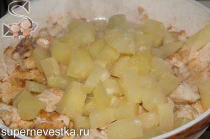 Csirke mártásban ananásszal