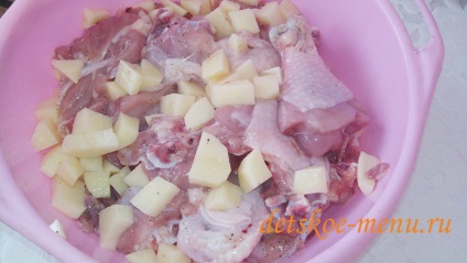Kurnik csirkével és burgonyával egy omlós tészta, egy lépésről lépésre recept fotók