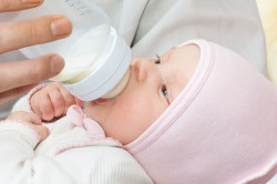 Nem csak tejet szoptató anyák okoz és helyreállítási szoptatás (videó)