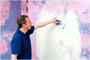 Lehet akasztani tapéta festett falak eljárás