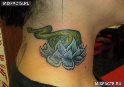 Tetoválás lányoknak nyakán (fotó)