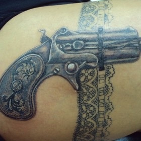 fegyver tetoválás