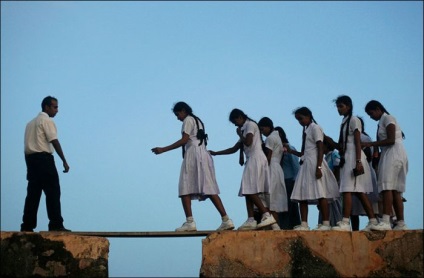 A kemény iskolába menet a különböző országok a világ (25 fotó) - triniksi
