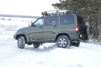 Uaz vadász vs UAZ hazafi, aki a legjobb a nagy autók