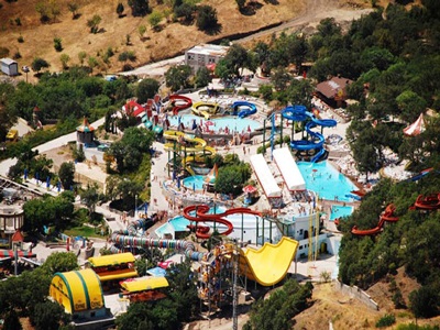 A vízi park „Blue Bay” - egy nagy vízi park üdülővárosban Simeiz