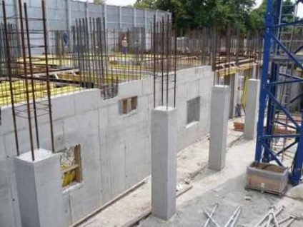 Betonozás oszlopok - öntött beton oszlopok saját kezűleg