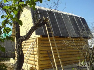 Hogyan javíts tetőfedő anyag a fa tetején