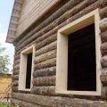A ház gerendákból készült és profilozott elemek (fűrészáru) House gerendákból készült, profilos bar