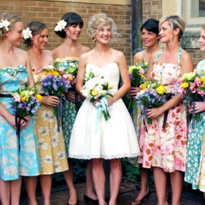 A vendégek egy esküvő a nyáron, hogyan kell öltözni