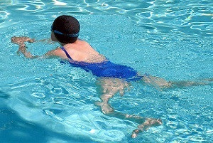 Milyen terápiás úszás stílusok lehet választani, ha a gerinc sérv