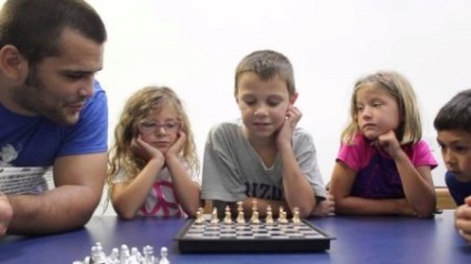 Hogyan kell játszani sakk kezdők videojátékok a semmiből a gyermekek számára, játékszabályok