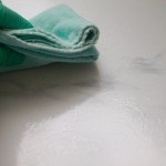 Hogyan tisztítható a bőr kanapé sötét és világos, ellátás és a higiénia