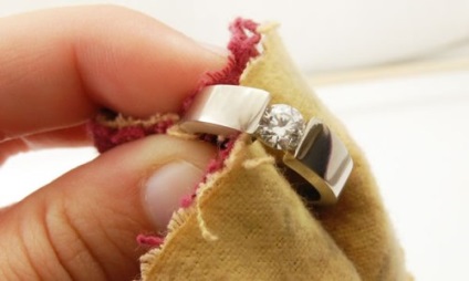 Hogyan tisztítható arany gyémánt gyűrű otthon