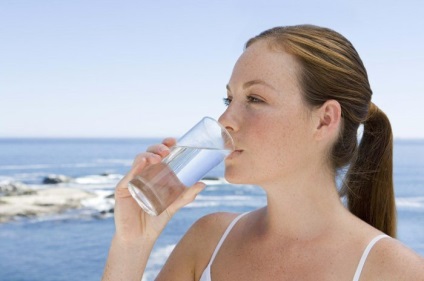 Hogyan kell helyesen és javára a szervezet vizet inni edzés közben, és fogyni
