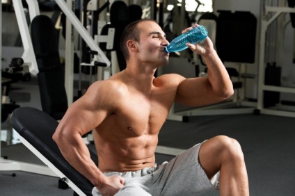 Hogyan kell helyesen és javára a szervezet vizet inni edzés közben, és fogyni