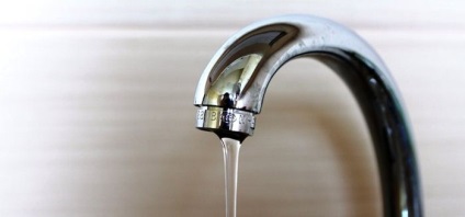 Hogyan tisztítsa meg a vízcső otthon - egy könnyű dolog