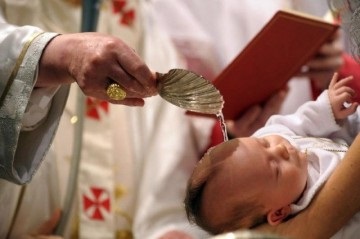 Hogyan csecsemő keresztséget katolikusok