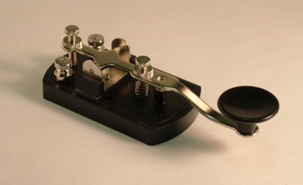 Hogyan készítsünk egy távíró billentyűvel Morse-kódot, a belügy
