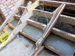 Hogyan készítsünk saját beton lépcső - a gyártási folyamat!