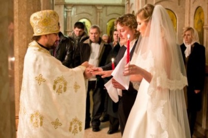 Hogyan kell lőni esküvő és keresztség a templomban