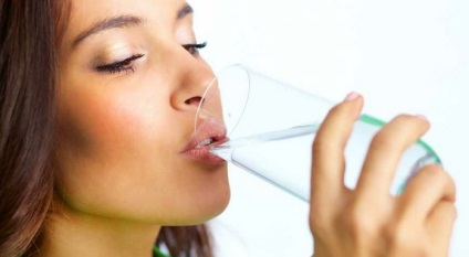 Hogyan lehet eltávolítani a duzzanat az arc, ivás után népi jogorvoslati