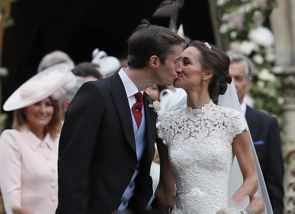Keyt Middlton tett egy csobbanás a esküvőre a húga Pippa és James Matthews, hello! (Nővér) Keyt Middlton tett egy csobbanás a esküvőre a húga Pippa és James Matthews, hello!