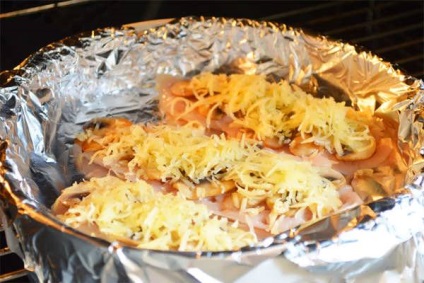 Csirkemell sütőben gombával és sajttal - a recept egy fotó