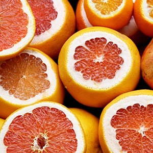 Grapefruit olaj tulajdonságai és alkalmazásai a haj, az arc és a fogyás