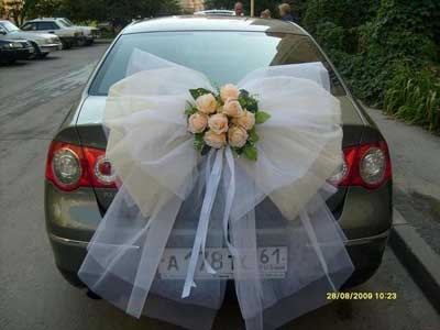 Esküvői autó dekoráció, árnyalatok és sajátosságok