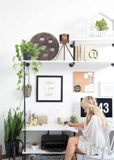 Desk az irodában olyan dolgok, amelyeket nem lehet tárolni az asztalra (táblázat) Desk az irodában olyan dolgok, amelyeket nem lehet tárolni az asztalon