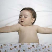 Дитина коли засинає крутить головою, уві сні крутить головою