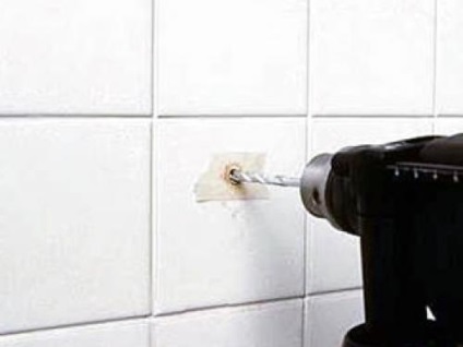 Javítása csempe a fürdőszobában, mi van, ha repedt vagy elköltözött csempe