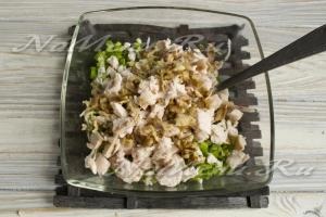 Saláta - gránát karkötő - füstölt csirke recept egy fotó