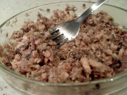 Saláta „Mimosa” a makrélacsuka - lépésről lépésre recept fotókkal, saláták