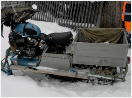 Snowmobiling az Urál - mintegy Moto - szól a modern robogók, mopedek, motorkerékpárok