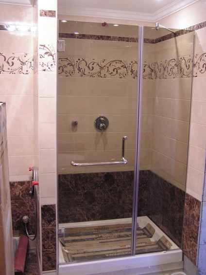 Üvegfal a fürdőszobában, hogyan kell kiválasztani és telepíteni, javítási és design a fürdőszobában