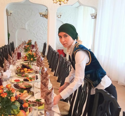 Esküvő a stílus „halal” kínál iszlám szolgáltatások piacán az ünneplés a saría (iszlám) Esküvő a stílus „halal” kínál iszlám szolgáltatások piacán diadalát saría
