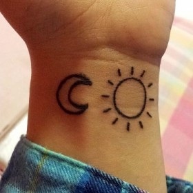 Sun tetoválás értelmében - a szó egy szimbólum, a lányok és fiúk