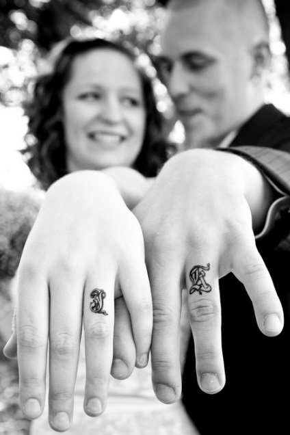 Tattoo helyett egy eljegyzési gyűrűt, és még a válás nem választ