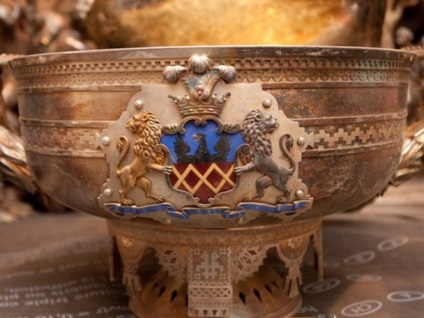 A kastélyban Naryshkina talált kincs a 40 zsák családi ezüst, Nicollette