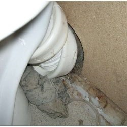 Az illata a szennyvíz a WC okokat és megoldásokat